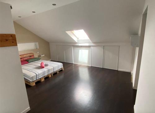 a large room with a bed and a skylight at Appart sympa, vue sur le lagon à Saint-Gilles les bains in Saint-Gilles les Bains