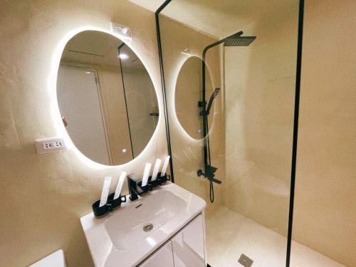 a bathroom with a sink and a mirror at 所在行旅2館-渡咕所在 UrbanAbode2-DUGU in Taipei