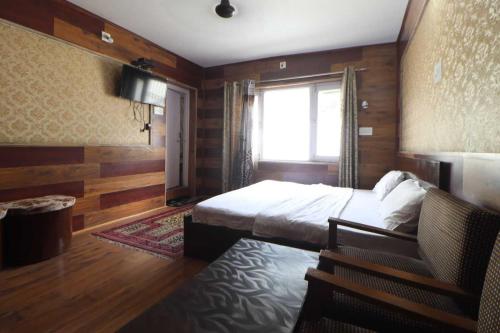 Ένα ή περισσότερα κρεβάτια σε δωμάτιο στο Hotel O Gulfam Palace