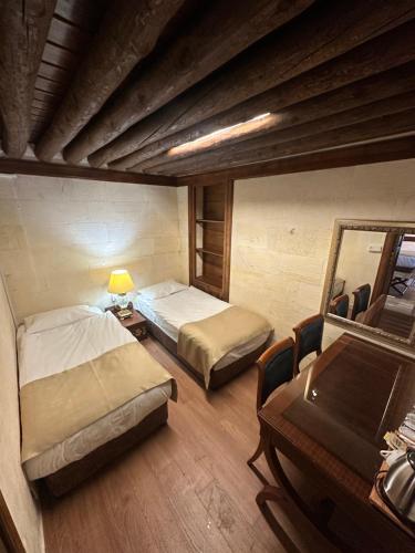 Postel nebo postele na pokoji v ubytování Tas Konak Hotel-City Center