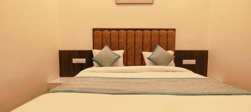 Postel nebo postele na pokoji v ubytování Hotel Krish villa