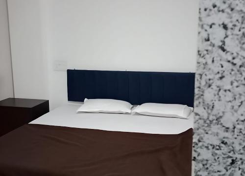 Postel nebo postele na pokoji v ubytování Hotel Aaradhya