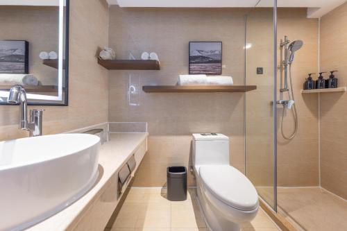 a bathroom with a toilet and a sink and a shower at Atour X Hotel Shenzhen Luohu Sungang Baoneng Center in Shenzhen
