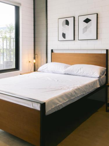 a large bed in a room with a window at 10 Oxford Residences in Quezon City