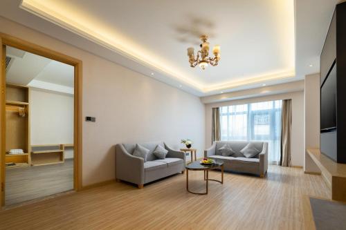 a living room with two couches and a table at Atour X Hotel Shenzhen Baoan Airport Aviation City in Bao'an