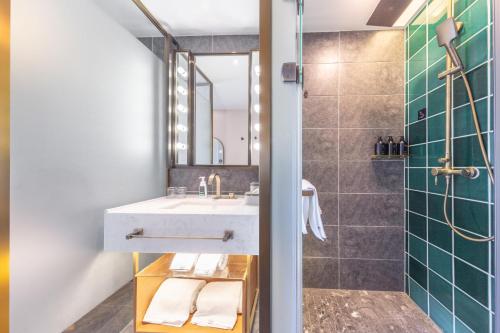 a bathroom with a sink and a shower at Atour X Hotel Beijing Daxing Airport Wildlife Park in Daxing