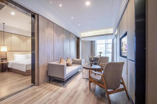 Ένα ή περισσότερα κρεβάτια σε δωμάτιο στο Atour Hotel Bantian Zhongcheng Shenzhen