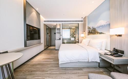 Postel nebo postele na pokoji v ubytování Atour Hotel Shenzhen Guanlan