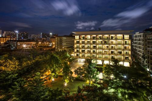 a view of a building at night with lights at Fifth Pattaya Jomtien By Shiwalai Int in Jomtien Beach