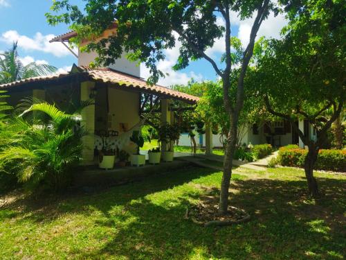 a house with a garden in front of it at Casa de campo, perto da praia in Lucena