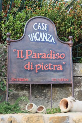 a sign that says case yazzona iii paraza del pico at Il Paradiso di Pietra in Filetto