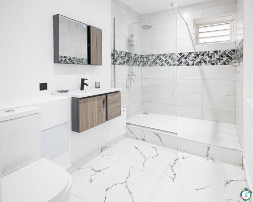 Un baño de O'Beach Boutique Studios