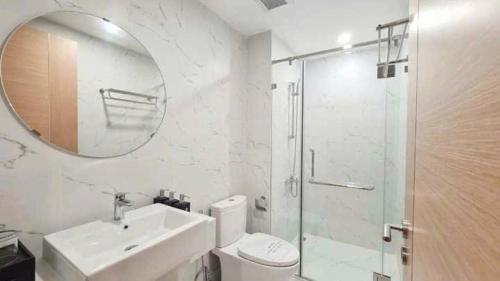 a bathroom with a sink and a shower and a mirror at Căn Hộ TMS Luxury Apartment - Condotel Quy Nhơn in Quy Nhon