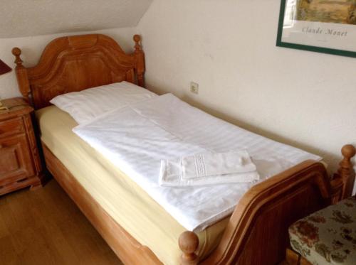 Ein Bett oder Betten in einem Zimmer der Unterkunft Thüringer Hof