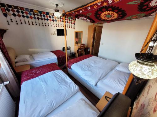 Ένα ή περισσότερα κρεβάτια σε δωμάτιο στο Marmara Guesthouse
