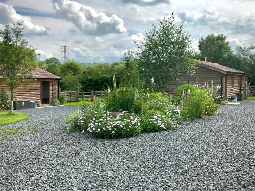 Κήπος έξω από το Leverets - Squirrel Lane Lodges Ludlow