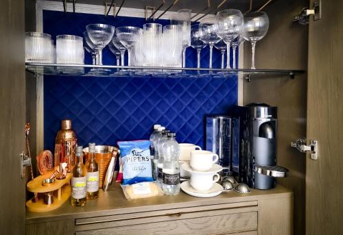 Una cocina o cocineta en Cedar Court Hotel Huddersfield