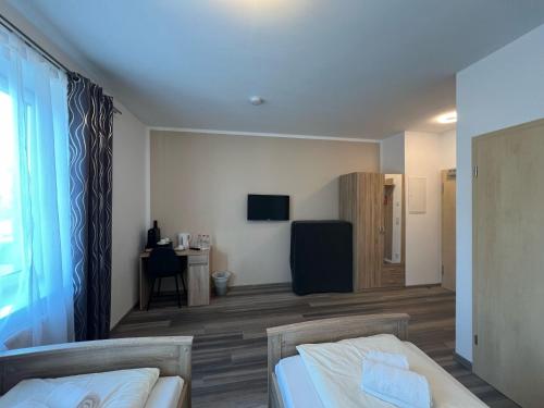 a hotel room with a bed and a television at Avento Hotel Hannover in Hannover