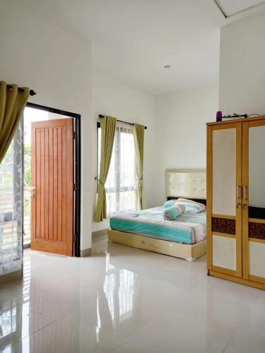 Tempat tidur dalam kamar di Imah Safina, Cozy Private Home in Padalarang