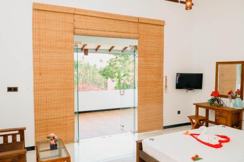 Televisyen dan/atau pusat hiburan di DK Zur Einkehr Hotel