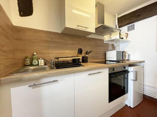 Photo de la galerie de l'établissement Bas Muret Independent Entrance Parking, à Chartres