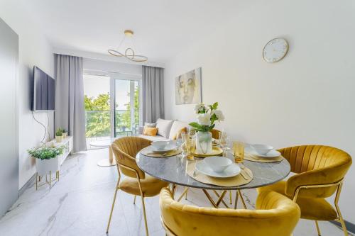 Złota Perła z Widokiem na Morze by Perłowa Przystań Rent