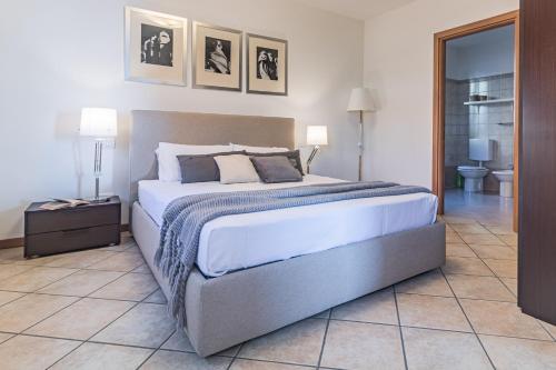 En eller flere senge i et værelse på Jewel of Varenna