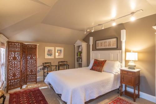 a bedroom with a bed and a table with a lamp at Southern Elegance in Heart of Memphis in Memphis
