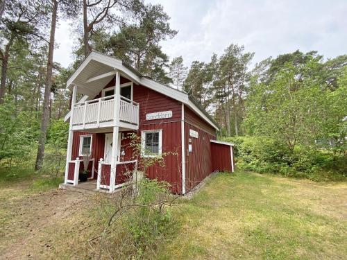 バーベにあるFerienhaus Sanddorn - Strandpark - ca. 80m Strandの小さな赤い家