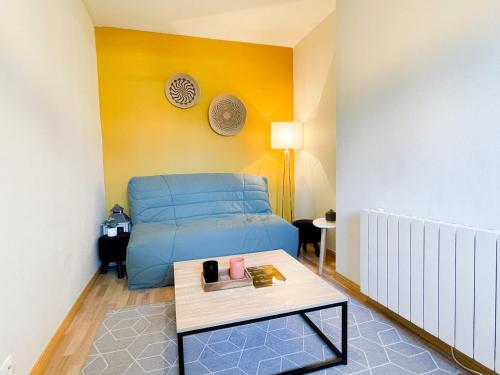 Katil atau katil-katil dalam bilik di L'olivier - Appartement avec terrasse