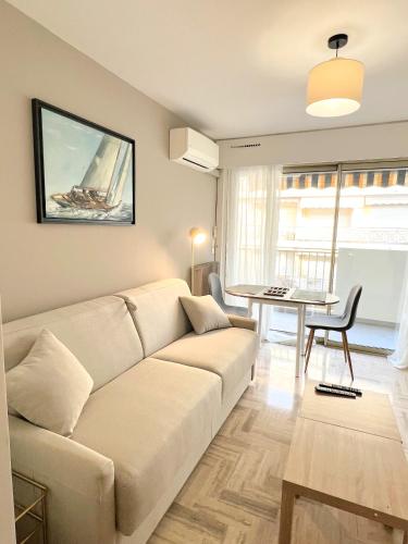 LM Studio by Welcome to Cannes
