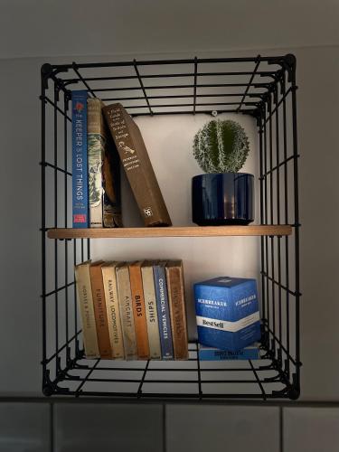 Perpustakaan di apartmen