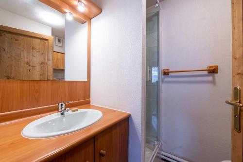 a bathroom with a sink and a shower at Le Chemin des Alpages - Vue montagne in La Giettaz