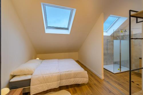 a bedroom with a bed and a shower at L’Innamoramento - Charmant appt pour 4 in Solesmes