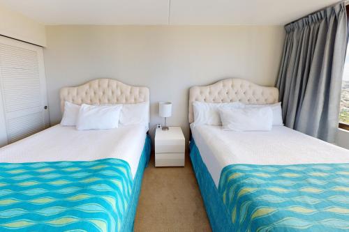 Sleek & Modern 32nd Floor Condo at the Waikiki Banyan - Free parking! condo_3