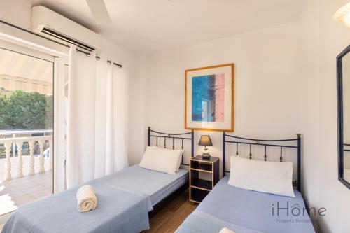 Ένα ή περισσότερα κρεβάτια σε δωμάτιο στο The Beach House - Mansion with Swimming Pool