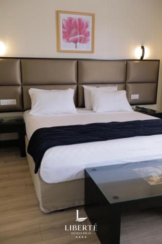Katil atau katil-katil dalam bilik di Liberté Hotels Oran