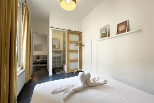 Posteľ alebo postele v izbe v ubytovaní Le Cosy pour 2 personnes