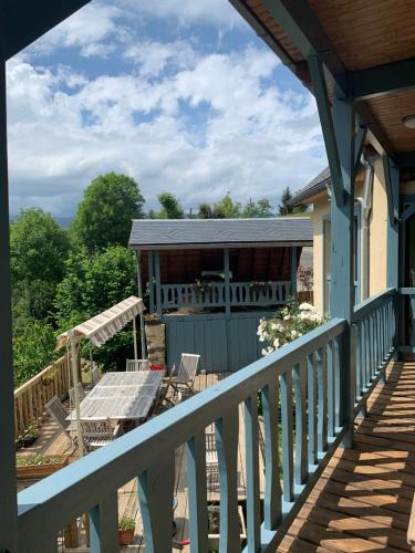 a deck with a table and chairs on a house at chambres d'hôtes las Vignes in Beaucens