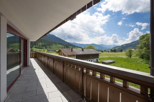 a balcony with a view of the mountains at Apartmenthaus Brixen & Haus Central in Brixen im Thale