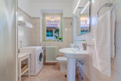 Et badeværelse på The Patio over Varenna