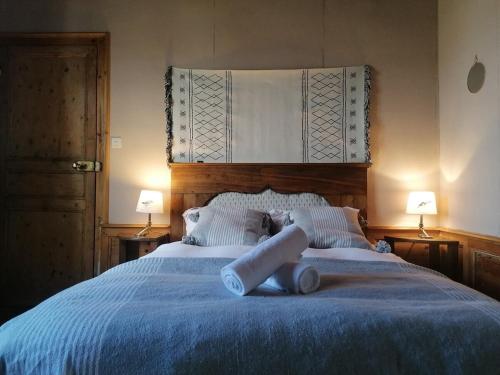 a large bed with a large headboard and two lamps at Maison de pêcheur Loguivy de la mer in Ploubazlanec