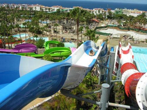 Amazing 3 bedroom apartment on the first line of the best Las Americas beach, air conditioner and terrace ocean view