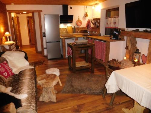 Foto Wellnessoase mit Sauna und Whirlpool 1