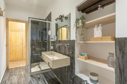 Ett badrum på Borsa Apartments by Wonderful Italy