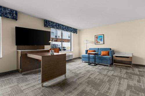 a living room with a flat screen tv and a couch at Hampton Inn & Suites Bessemer Birmingham in Bessemer