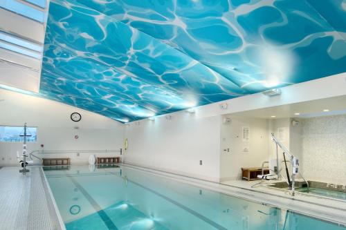 a swimming pool with a blue ceiling at InterContinental San Francisco by IHG in San Francisco