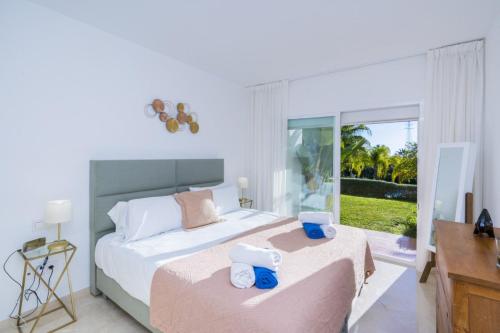 Postel nebo postele na pokoji v ubytování Al-303 Estepona - Apartment - Alcazaba Lagoon