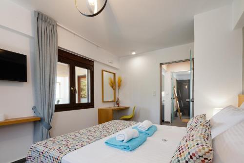 Una cama o camas en una habitación de Coconut Palm Paradise