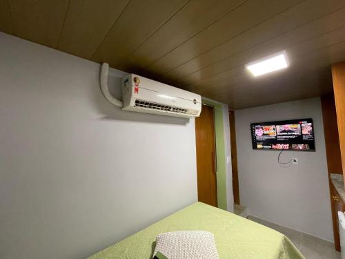 a hospital room with a air conditioner on the wall at STUDIO aconchego, com Ar, Wifi, Smartv e Cozinha in Macaé